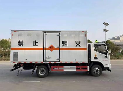 西乌珠穆沁爆破器材运输车