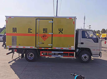 西乌珠穆沁爆破器材运输车